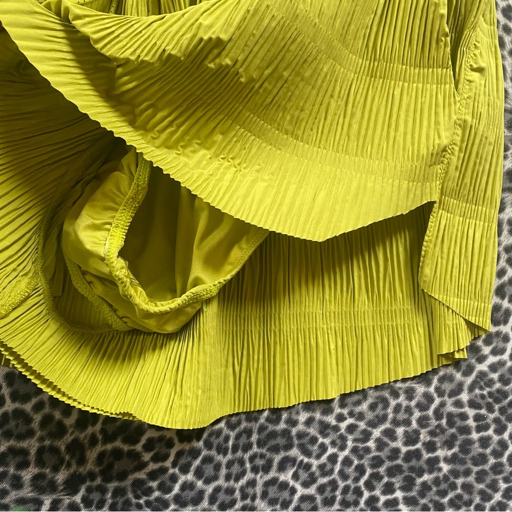 Free People Shirr Enough Plisse Running Shorts Green Sprout Guacamole Sz L NWT - Picture 10 of 11